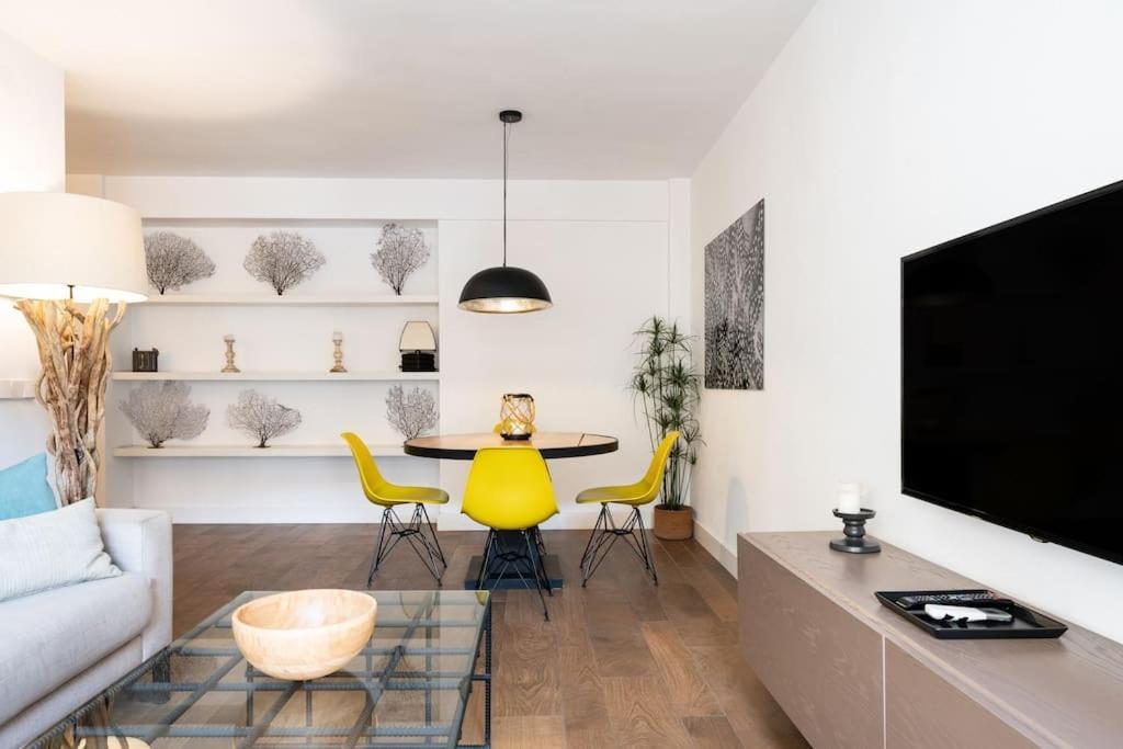 Super Central Malaga Flat With Terrace And Free Parking Exteriör bild