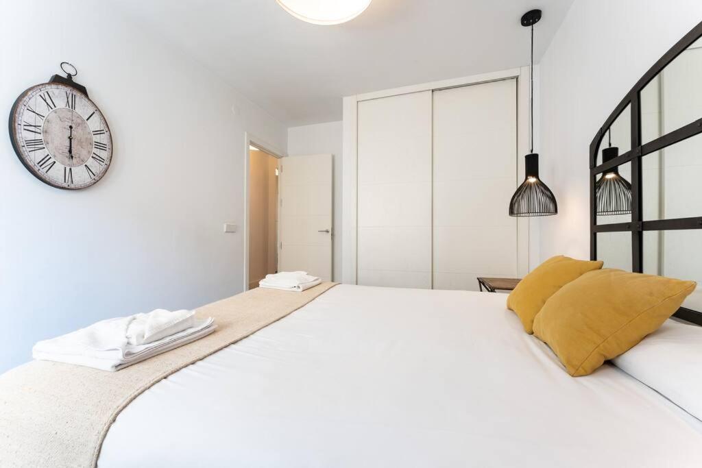 Super Central Malaga Flat With Terrace And Free Parking Exteriör bild