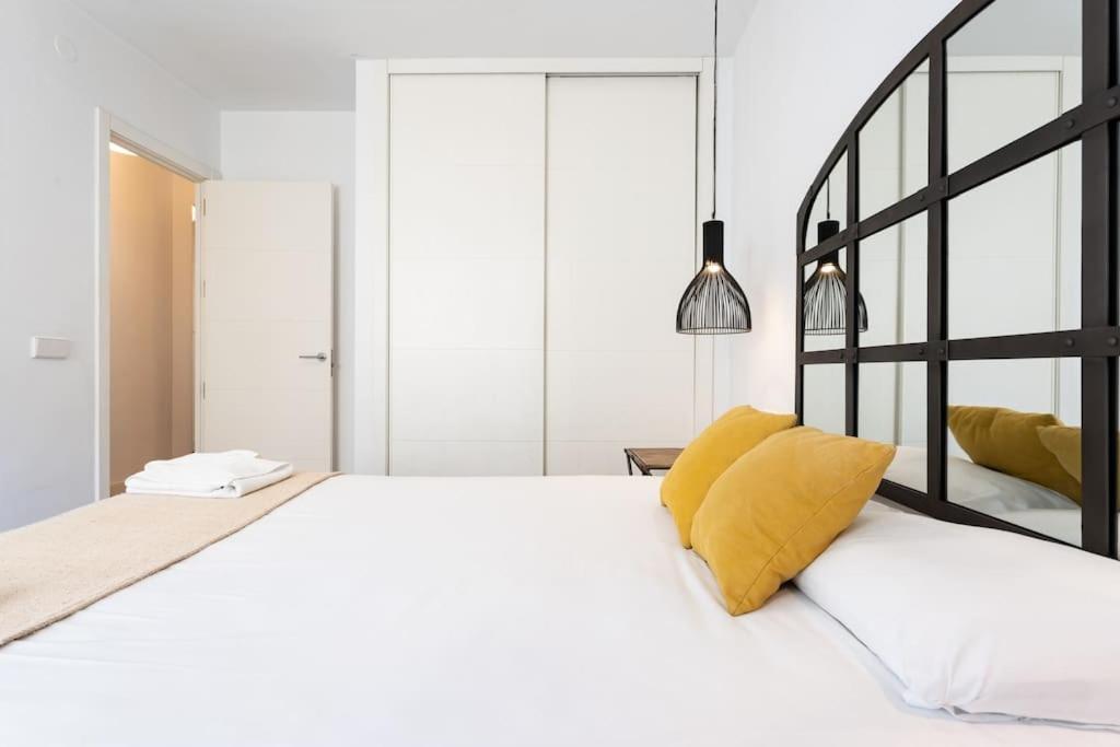Super Central Malaga Flat With Terrace And Free Parking Exteriör bild