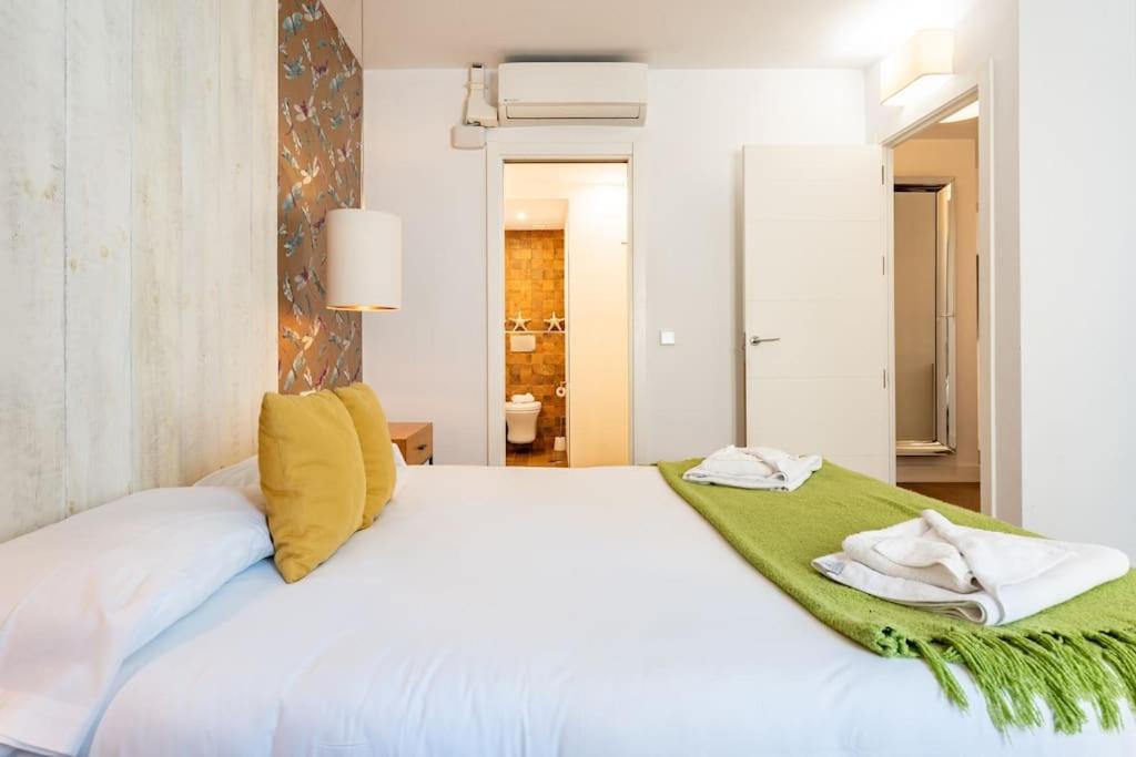 Super Central Malaga Flat With Terrace And Free Parking Exteriör bild