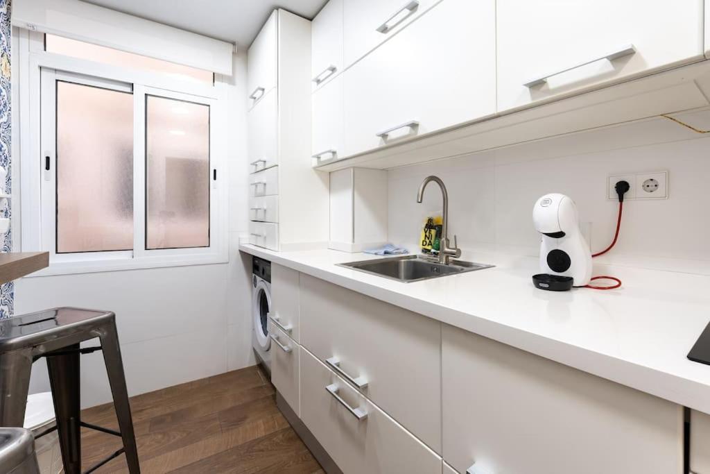 Super Central Malaga Flat With Terrace And Free Parking Exteriör bild