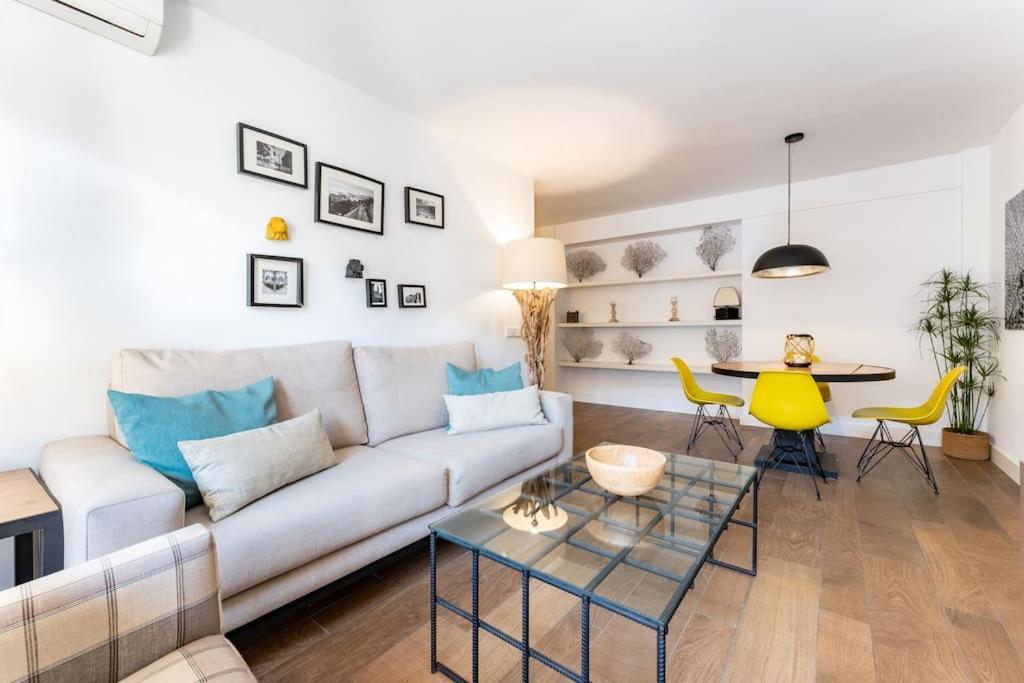 Super Central Malaga Flat With Terrace And Free Parking Exteriör bild